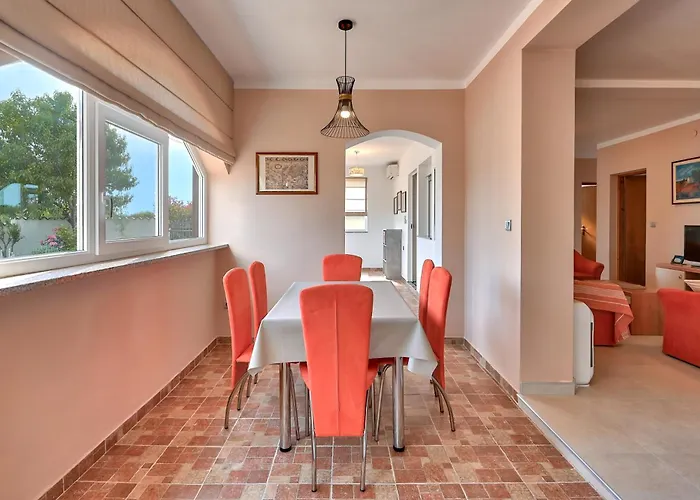 Teuta_commodious At The * 보드냔